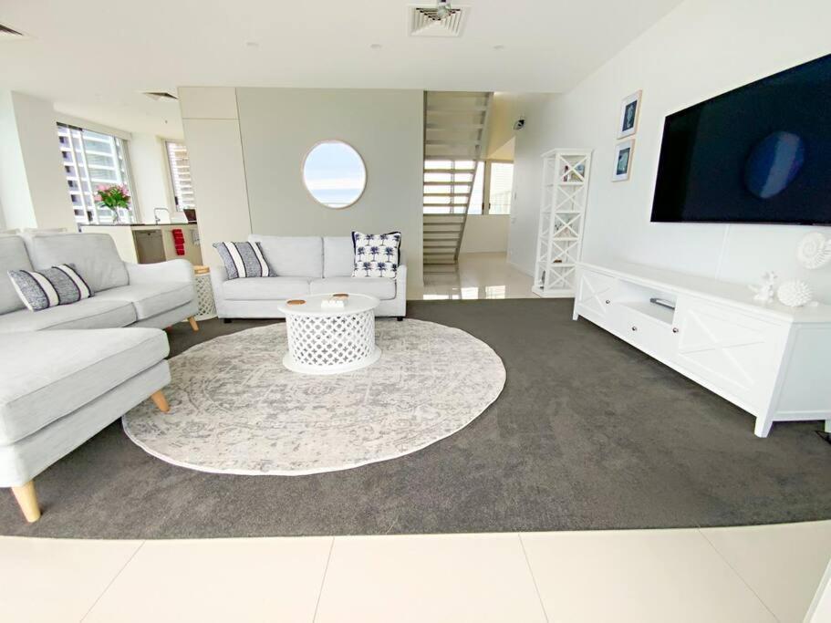 Air On Broadbeach Beachfront 2Level Stunning Apartment With 180 Degree Views Гоулд Коуст Екстериор снимка