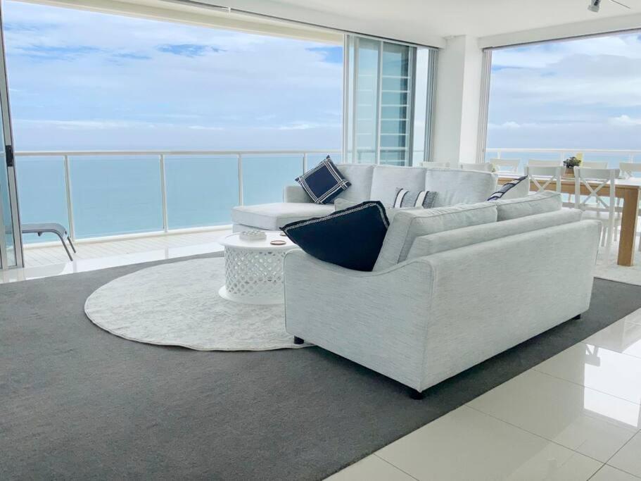 Air On Broadbeach Beachfront 2Level Stunning Apartment With 180 Degree Views Гоулд Коуст Екстериор снимка